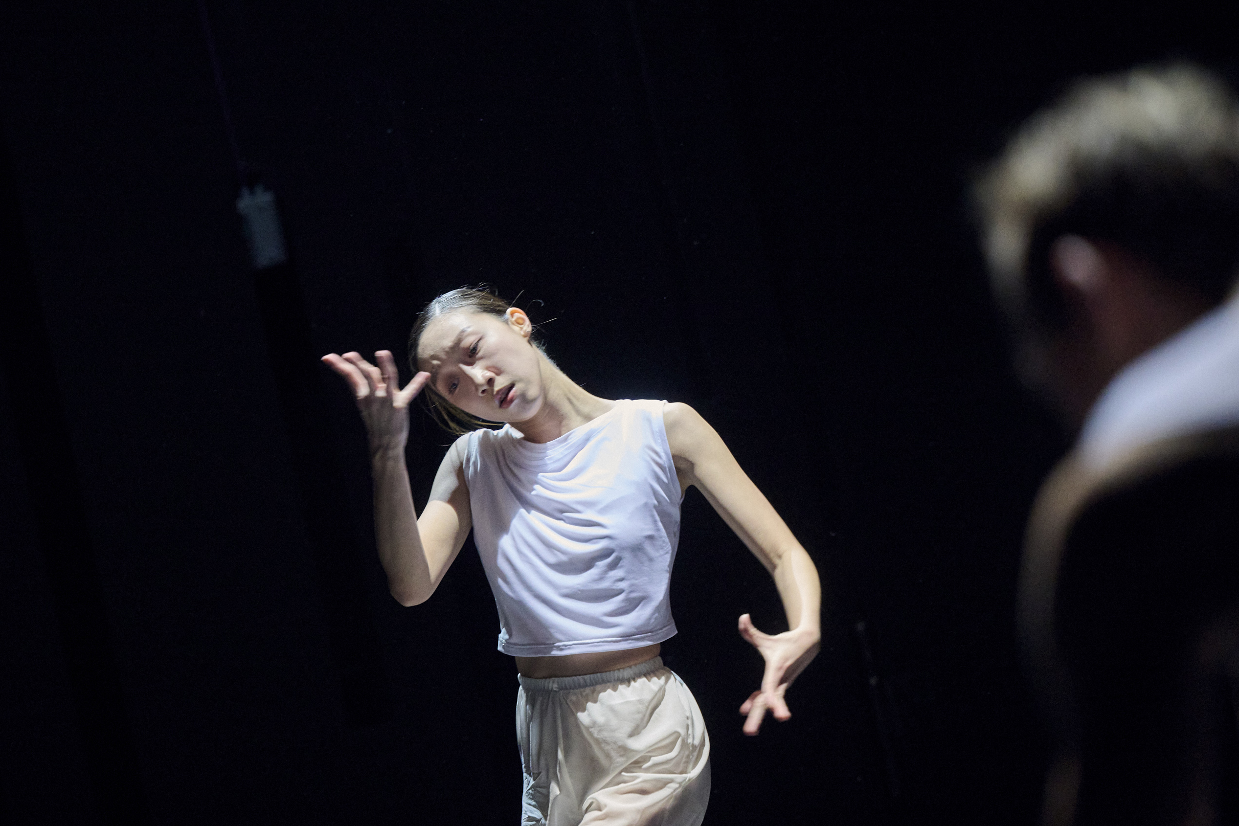LICHT - 
NEUE TANZSTÜCKE VON HENRY DANIEL, YUEXUAN GUI UND DAMIAN GMÜR