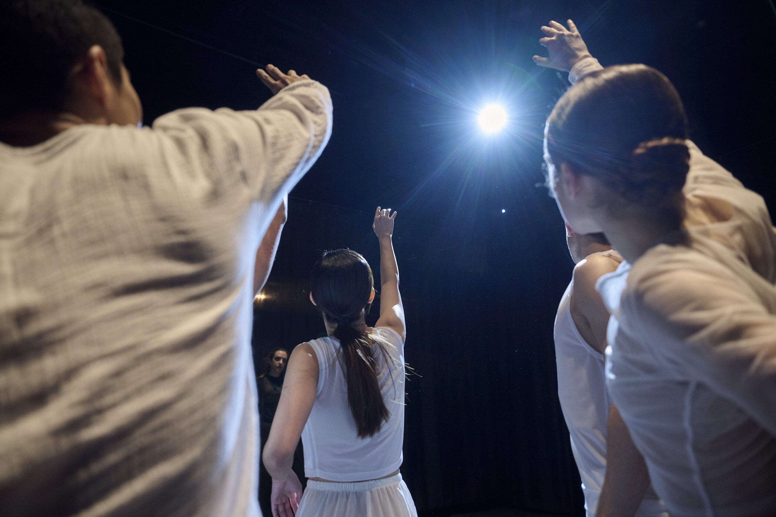 LICHT - 
NEUE TANZSTÜCKE VON HENRY DANIEL, YUEXUAN GUI UND DAMIAN GMÜR