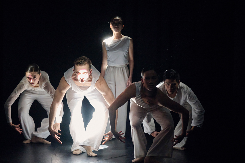 LICHT - 
NEUE TANZSTÜCKE VON HENRY DANIEL, YUEXUAN GUI UND DAMIAN GMÜR