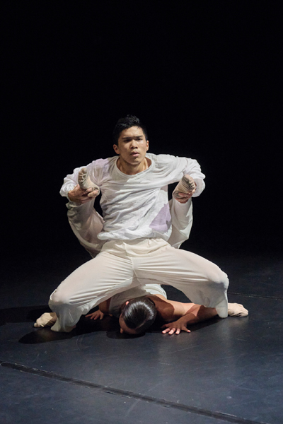 LICHT - 
NEUE TANZSTÜCKE VON HENRY DANIEL, YUEXUAN GUI UND DAMIAN GMÜR