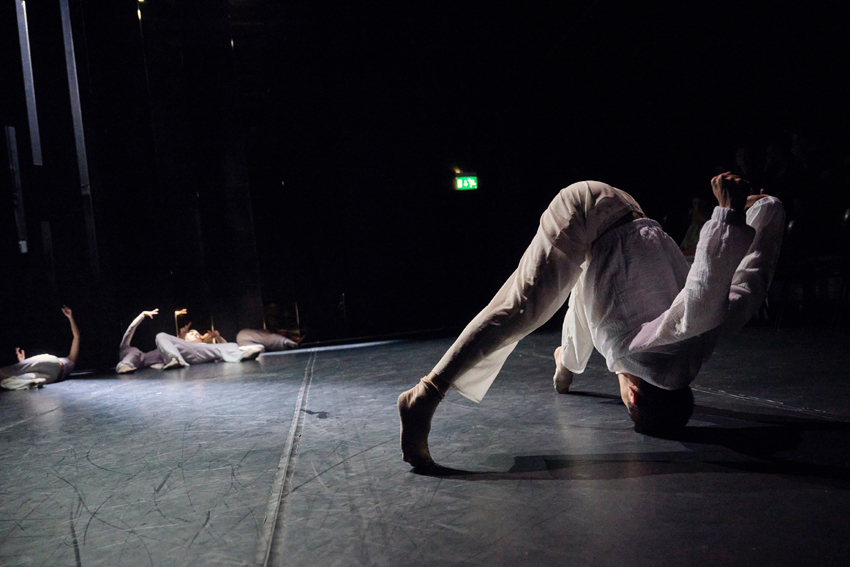 LICHT - 
NEUE TANZSTÜCKE VON HENRY DANIEL, YUEXUAN GUI UND DAMIAN GMÜR