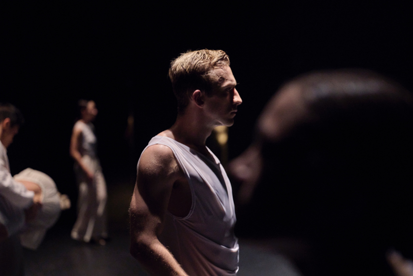 LICHT - 
NEUE TANZSTÜCKE VON HENRY DANIEL, YUEXUAN GUI UND DAMIAN GMÜR