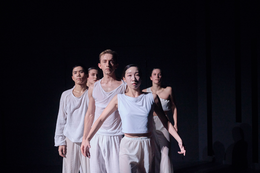 LICHT - NEUE TANZSTÜCKE VON HENRY DANIEL, YUEXUAN GUI UND DAMIAN GMÜR